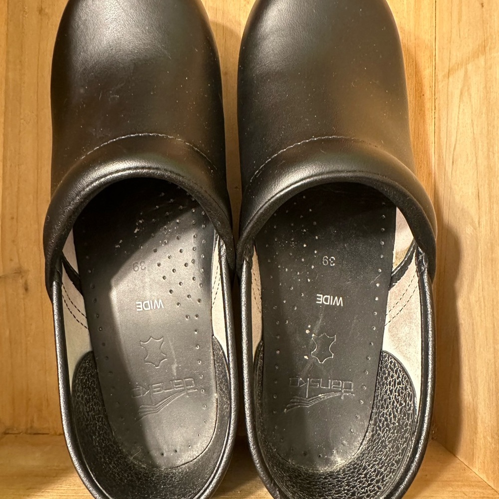 NEW Dansko Size 9 Wide Black Nursing Work Shoes